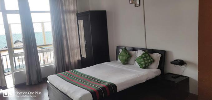 Hotel Holiday Hush Haven Shillong Exterior foto